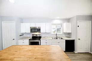 214 E Clay St, Bowie, TX 76230 - Photo 11