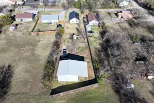 214 E Clay St, Bowie, TX 76230 - Photo 33