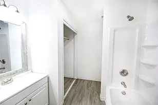 214 E Clay St, Bowie, TX 76230 - Photo 17