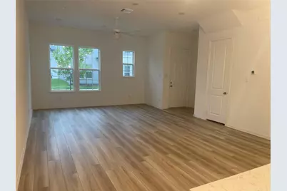 9927 Schramm Street, Irving, TX 75063 - Photo 5