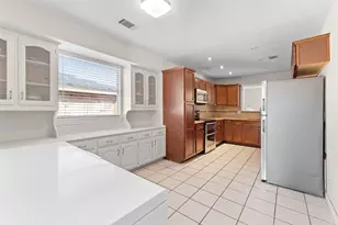 6907 Pickrell Dr, Dallas, TX 75227 - Photo 11