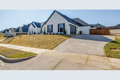 8118 Luanna Hills, Benbrook, TX 76126 - Photo 3