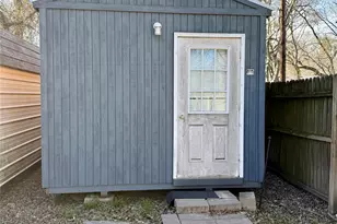 1402 S Montgomery St, Sherman, TX 75090 - Photo 11