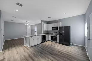 907 Jamie Dr, Grand Prairie, TX 75052 - Photo 5