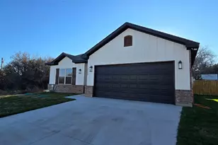 4608 Eagle Nest Ct, Granbury, TX 76048 - Photo 3