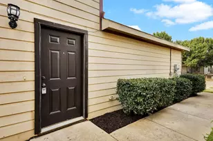 10713 Many Oaks Dr, Fort Worth, TX 76140 - Photo 3