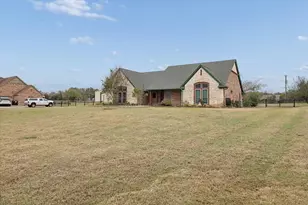 548 Highland Rd, Springtown, TX 76082 - Photo 3