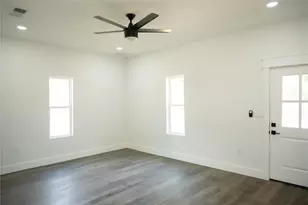 309 E Cheek St, Saint Jo, TX 76265 - Photo 7