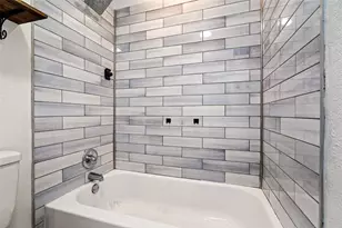 812 Creekside Dr, Lewisville, TX 75067 - Photo 15