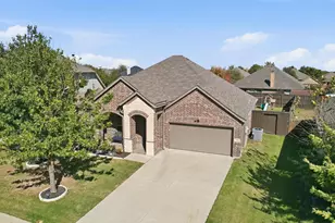 320 Little John Ct, Saginaw, TX 76179 - Photo 39