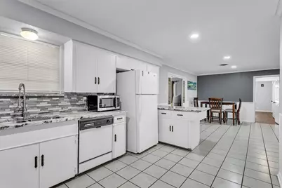 709 Valley View Drive, Arlington, TX 76010 - Photo 17