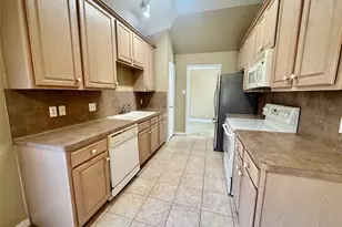 1003 Dawn Ct, Granbury, TX 76048 - Photo 9