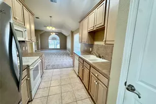 1003 Dawn Ct, Granbury, TX 76048 - Photo 11