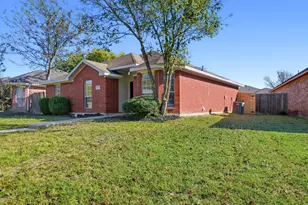 1542 Sunny Meadow Rd, Lancaster, TX 75134 - Photo 3