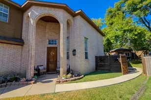 1812 Haley Cir, Carrollton, TX 75006 - Photo 3