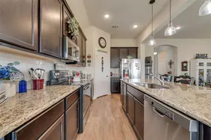 136 Creekside Dr, Sanger, TX 76266 - Photo 11