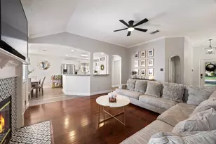 113 Adams Dr, Crowley, TX 76036 - Photo 5