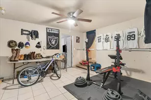 109 N Kouns St, Cleburne, TX 76031 - Photo 13