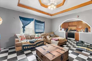 109 N Kouns St, Cleburne, TX 76031 - Photo 3