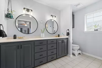 110 E 7th Street, Irving, TX 75060 - Photo 15