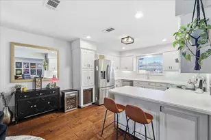 110 E 7th St, Irving, TX 75060 - Photo 7