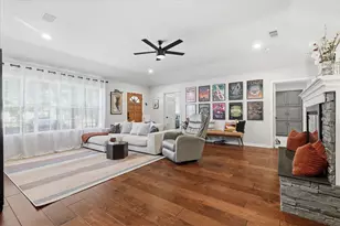 110 E 7th St, Irving, TX 75060 - Photo 3