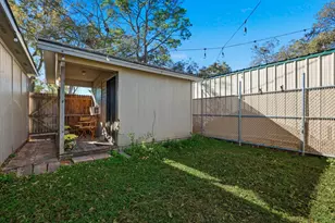 110 E 7th St, Irving, TX 75060 - Photo 25