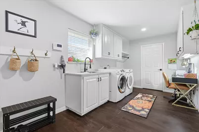 110 E 7th Street, Irving, TX 75060 - Photo 11