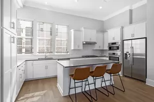 633 Dalton Ln, Irving, TX 75039 - Photo 3