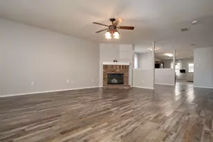 1309 Erin Ct, Burleson, TX 76028 - Photo 3
