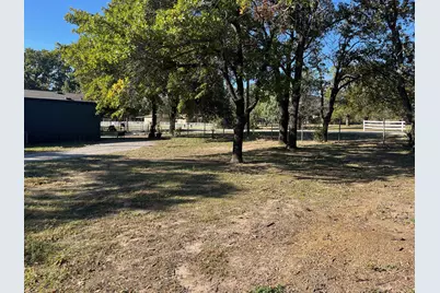 126 Briar Oaks Drive, Azle, TX 76020 - Photo 19