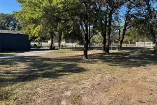 126 Briar Oaks Dr, Azle, TX 76020 - Photo 19