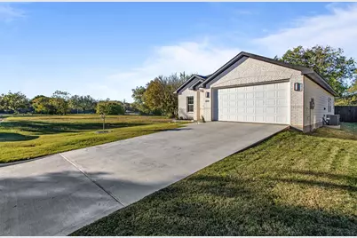 809 Truelove Street, Gainesville, TX 76240 - Photo 3