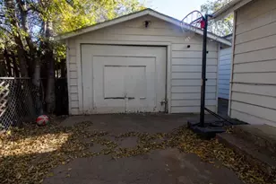 603 Lilly St, Cleburne, TX 76033 - Photo 21