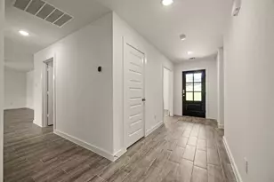 718 Haynie Dr, Runaway Bay, TX 76426 - Photo 5