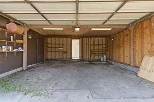 9818 Bent Branch Ln, Dallas, TX 75243 - Photo 27