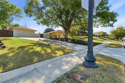 2201 Mistletoe Boulevard, Fort Worth, TX 76110 - Photo 27