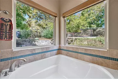 200 Cayuga Trail, Lake Kiowa, TX 76240 - Photo 33