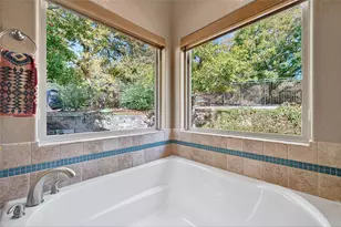 200 Cayuga Trail, Lake Kiowa, TX 76240 - Photo 33