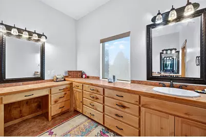 200 Cayuga Trail, Lake Kiowa, TX 76240 - Photo 23