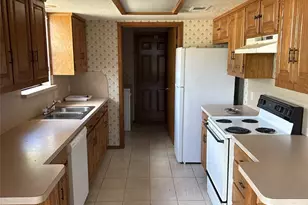 110 N Crockett St, Edgewood, TX 75117 - Photo 3