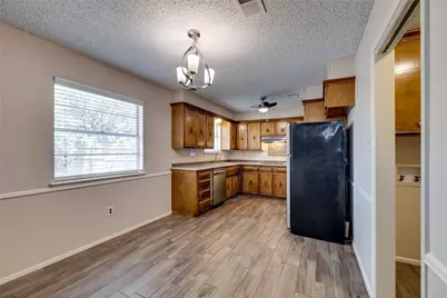 504 S Colonial Drive, Cleburne, TX 76033 - Photo 7