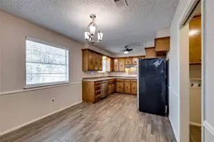 504 S Colonial Dr, Cleburne, TX 76033 - Photo 7