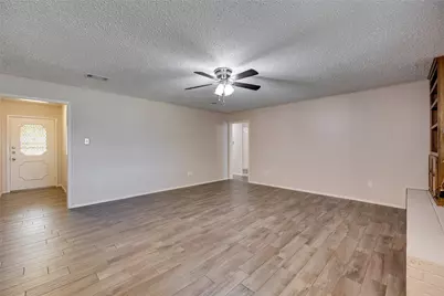 504 S Colonial Drive, Cleburne, TX 76033 - Photo 13