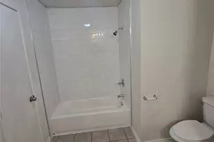 837 W Wintergreen Road W, Lancaster, TX 75134 - Photo 5