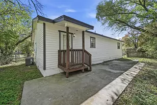 704 Graham St, Cleburne, TX 76033 - Photo 17