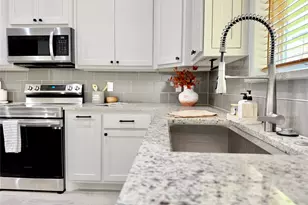 5609 San Jacinto Dr, Granbury, TX 76048 - Photo 9