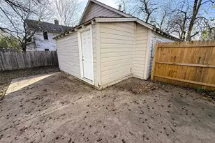 402 W 4th St, Kaufman, TX 75142 - Photo 17