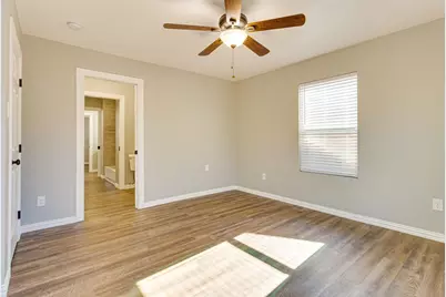 2725 Livingston Avenue, Fort Worth, TX 76110 - Photo 5