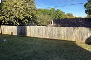 5915 Willow Branch Dr, Arlington, TX 76017 - Photo 23